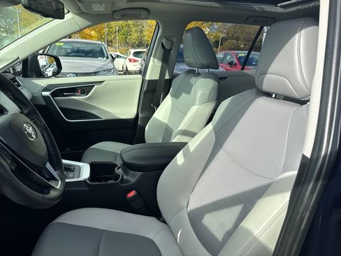 Used 2025 Toyota RAV4 Limited image 17