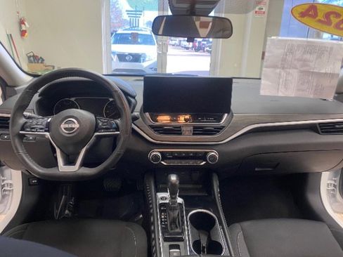Used 2024 Nissan Altima 2.5 SV w/ SV Premium Package image 23