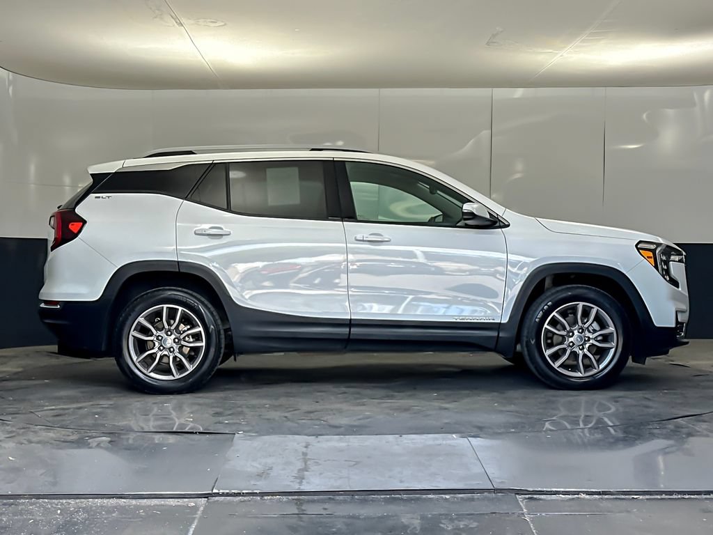 Used 2024 GMC Terrain SLT AWD/4WD image 2