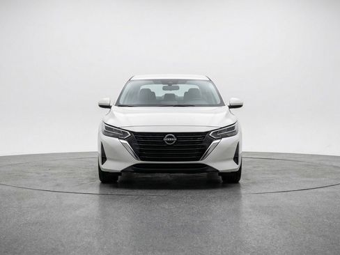 Used 2025 Nissan Sentra SV image 2