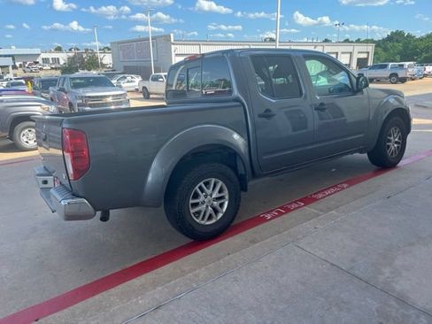 Used 2018 Nissan Frontier SV RWD image 5