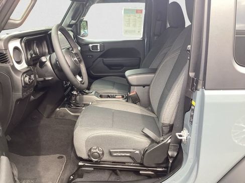 Used 2026 Jeep Wrangler Sport AWD/4WD image 9
