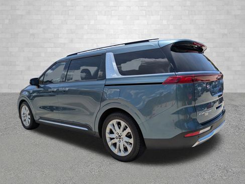 Used 2022 Kia Carnival SX FWD image 4