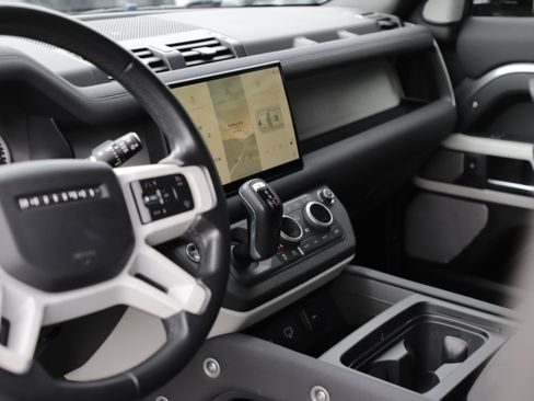 Certified 2023 Land Rover Defender 130 SE AWD/4WD image 22