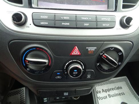 Used 2022 Hyundai Accent SEL FWD image 33