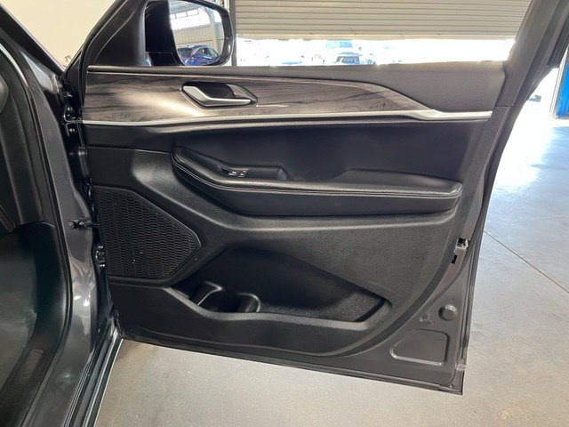 Used 2023 Jeep Grand Cherokee Limited AWD/4WD image 13