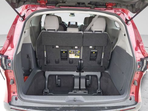 Used 2024 Toyota Sienna LE image 32