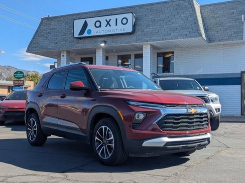 Used 2025 Chevrolet TrailBlazer LT image 1