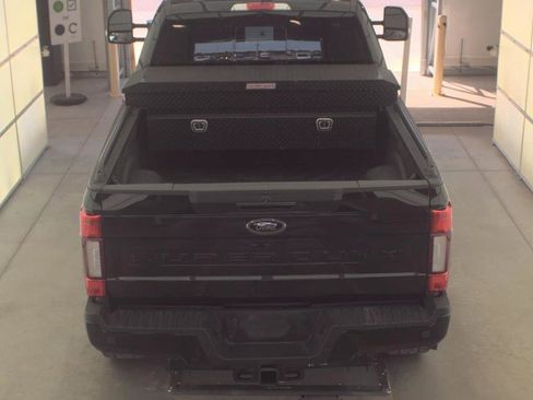 Used 2022 Ford F350 Lariat w/ Black Appearance Package image 4