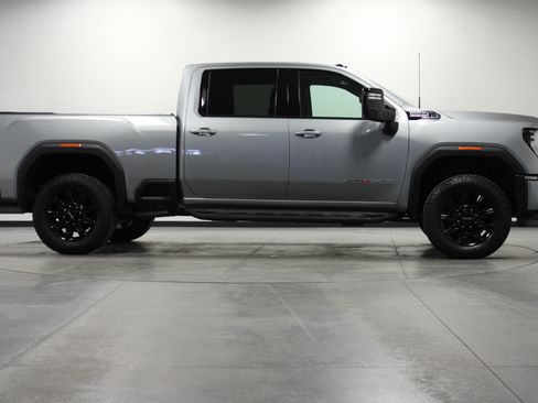 Used 2026 GMC Sierra 2500 AT4 AWD/4WD image 3