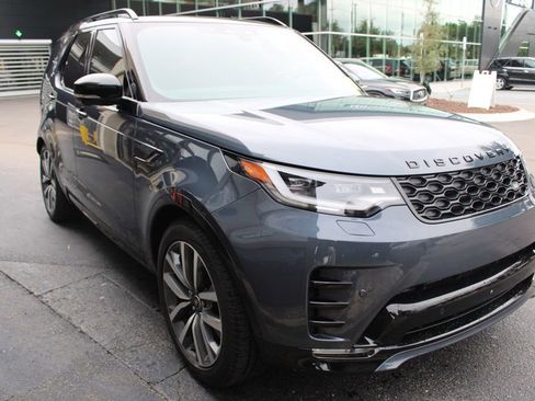 Certified 2025 Land Rover Discovery Dynamic SE image 3