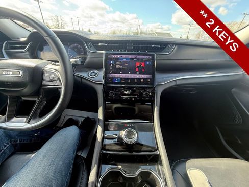 Used 2023 Jeep Grand Cherokee Limited w/ Black Appearance Package image 23