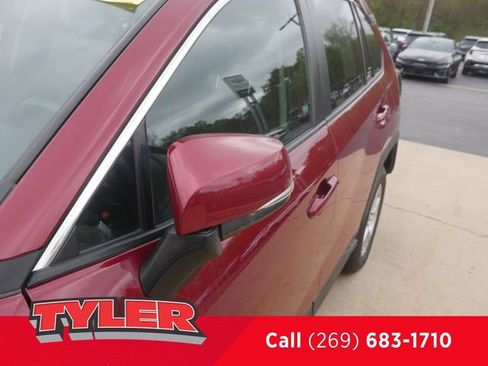 Used 2021 Toyota RAV4 XLE w/ Convenience Package AWD/4WD image 11