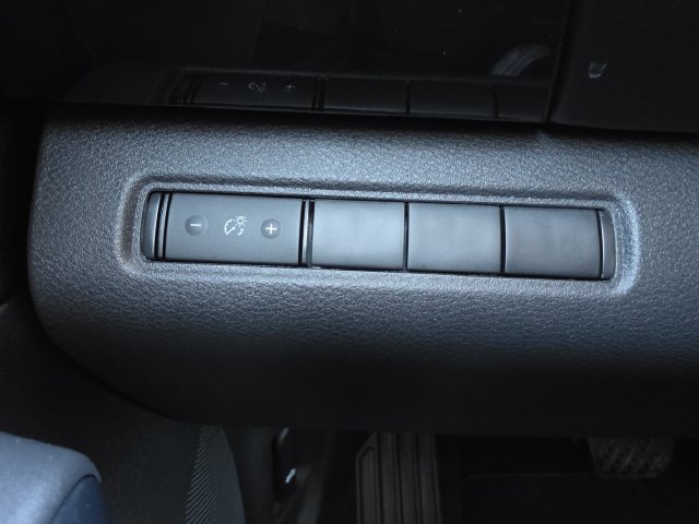 Used 2025 Nissan Pathfinder S FWD image 10