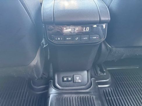 Used 2020 Toyota Highlander Limited FWD image 24