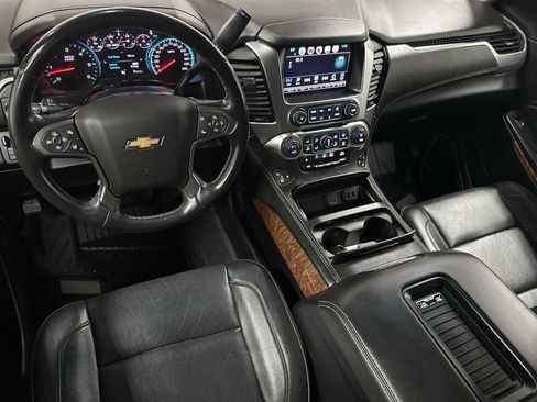 Used 2020 Chevrolet Suburban Premier image 12