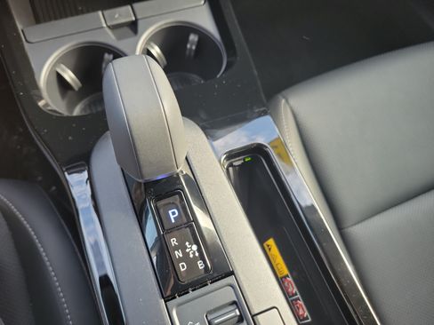 Certified 2025 Toyota Prius FWD image 27