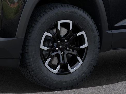 New 2026 Chevrolet Equinox ACTIV w/ Convenience Package III image 9