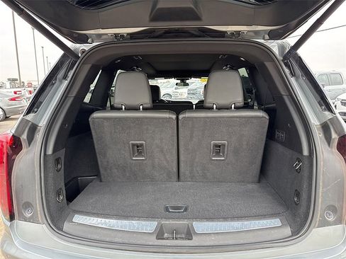 Used 2023 Cadillac XT6 Premium Luxury image 13