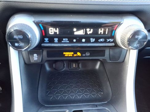 Used 2021 Toyota RAV4 LE image 20