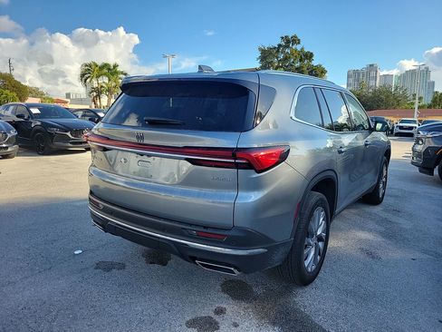 Used 2025 Buick Enclave Preferred w/ Power Package image 12