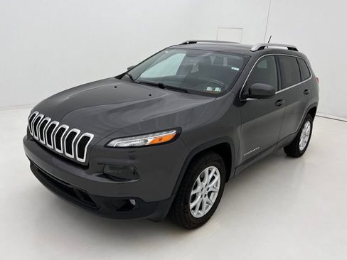 Used 2015 Jeep Cherokee Latitude w/ Cold Weather Group AWD/4WD image 4