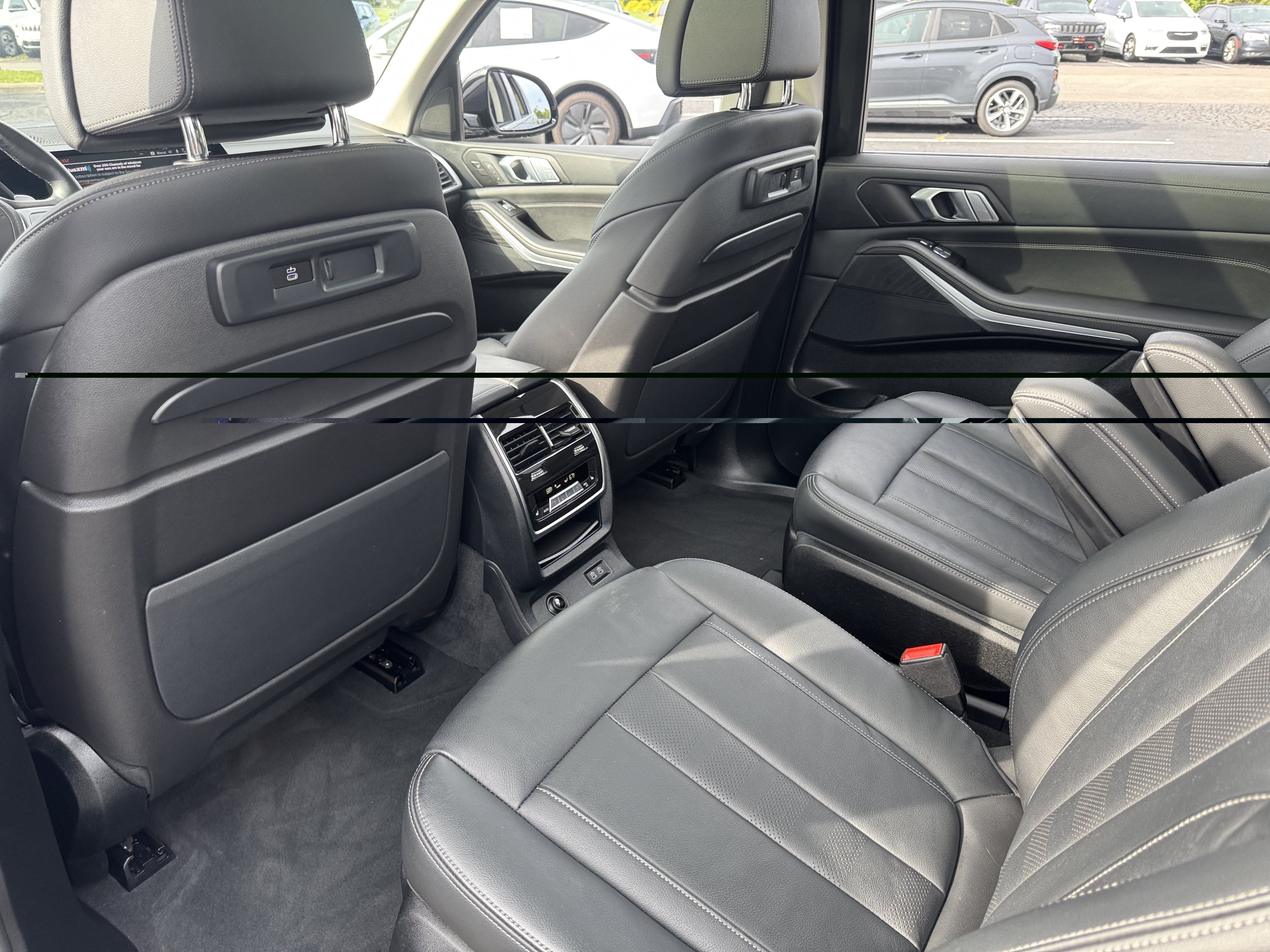 Used 2022 BMW X7 xDrive40i w/ Executive Package AWD/4WD image 18
