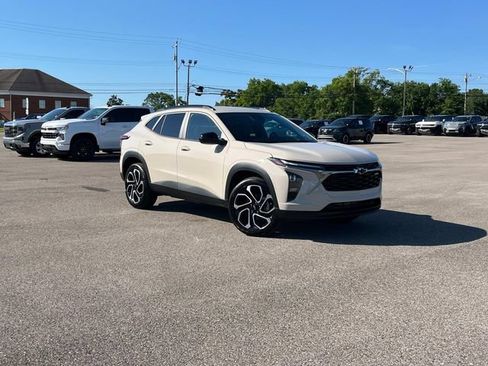 New 2026 Chevrolet Trax RS w/ Driver Confidence Package FWD image 2