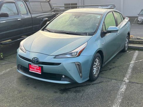 Used 2022 Toyota Prius XLE image 1