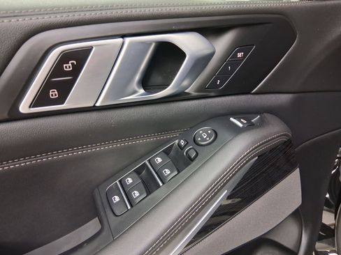 Used 2025 BMW X5 xDrive40i w/ M Sport Package AWD/4WD image 15