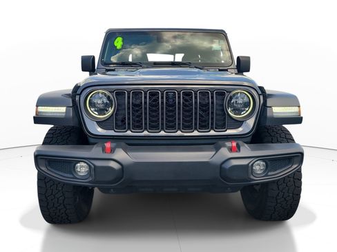 Used 2024 Jeep Gladiator Rubicon w/ Technology Group AWD/4WD image 2