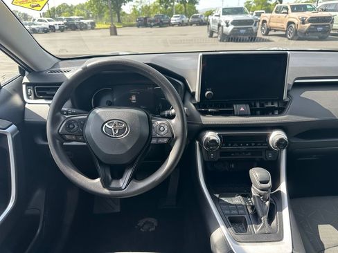 Used 2025 Toyota RAV4 XLE AWD/4WD image 15