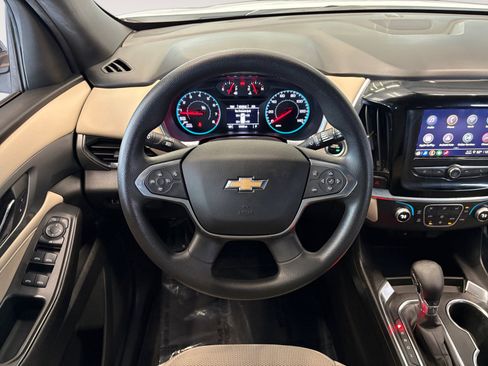 Used 2022 Chevrolet Traverse LS image 17