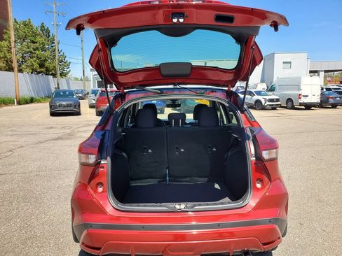 Used 2024 Nissan Kicks SV w/ Interior Electronics Package FWD image 9
