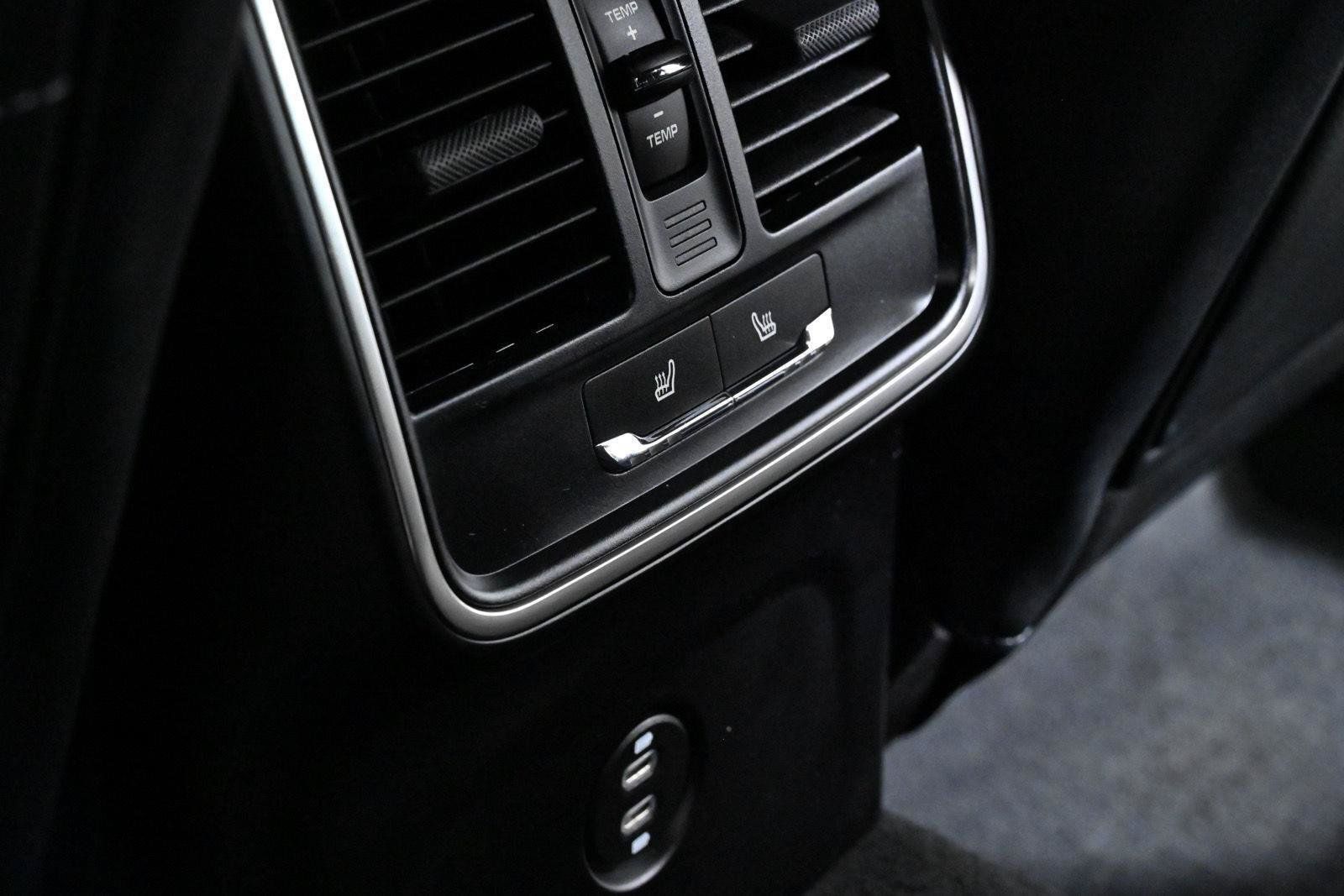 Used 2024 Porsche Macan Turbo AWD/4WD image 32