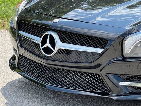 Used 2014 Mercedes-Benz SL 550 image 16