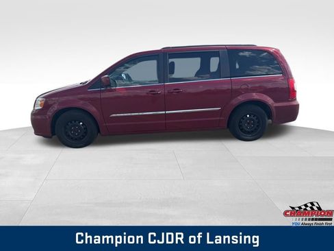 Used 2012 Chrysler Town & Country Touring w/ Entertainment Group #1 FWD image 2
