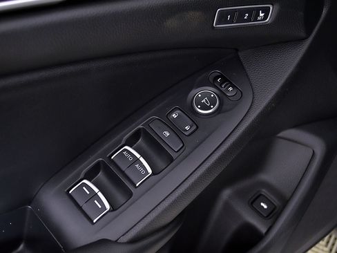 Used 2021 Honda Accord Touring image 16