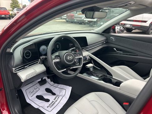 Certified 2026 Hyundai Elantra Limited FWD image 22