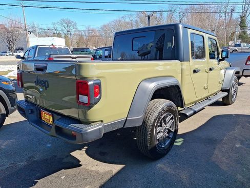 Used 2025 Jeep Gladiator Sport image 6