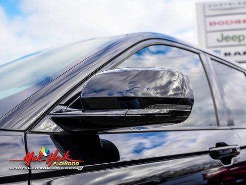 Used 2024 Jeep Grand Cherokee Limited w/ Black Appearance Package image 3