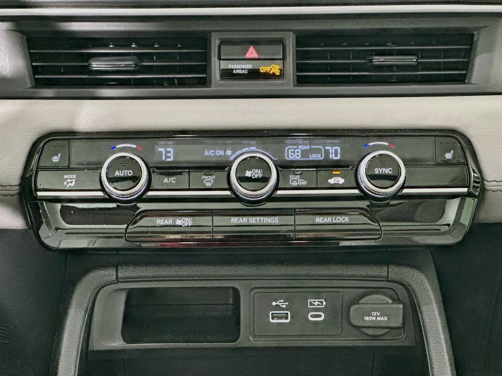 Used 2025 Honda Pilot Touring image 14