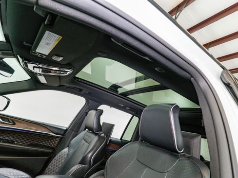 Used 2023 Jeep Grand Cherokee Summit w/ High Altitude Package image 18