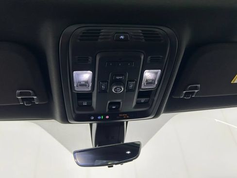 Used 2021 GMC Yukon Denali w/ Denali Premium Package AWD/4WD image 24