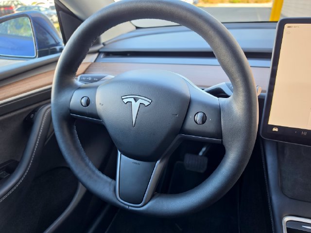 Used 2025 Tesla Model Y Long Range AWD/4WD image 33