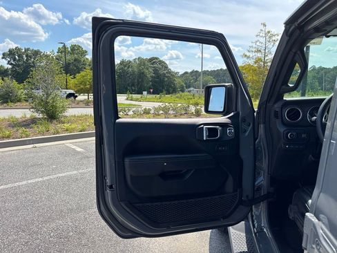 Used 2023 Jeep Wrangler Unlimited Sahara AWD/4WD image 59
