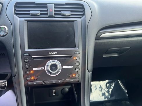 Used 2017 Ford Fusion Titanium image 23