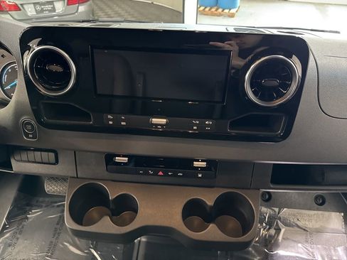 Used 2024 Mercedes-Benz eSprinter 170 Cargo image 20
