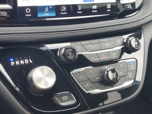 New 2026 Chrysler Pacifica Select w/ S Appearance Package image 16