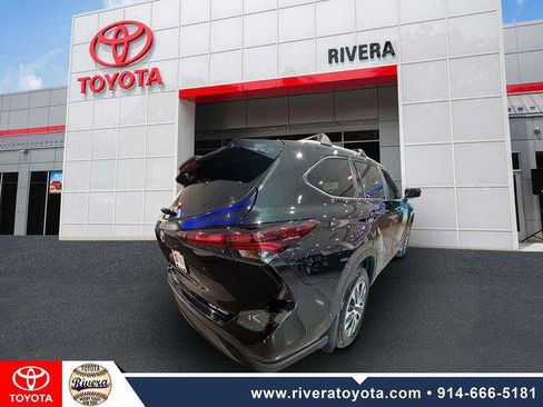 Certified 2024 Toyota Highlander XLE AWD/4WD image 6